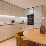 Appartement Upscale 1bdr With Pool & Parking By Lovelystay