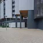 Upscale 1bdr With Pool & Parking By Lovelystay