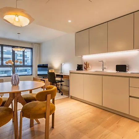 Upscale 1bdr With Pool & Parking By Lovelystay *