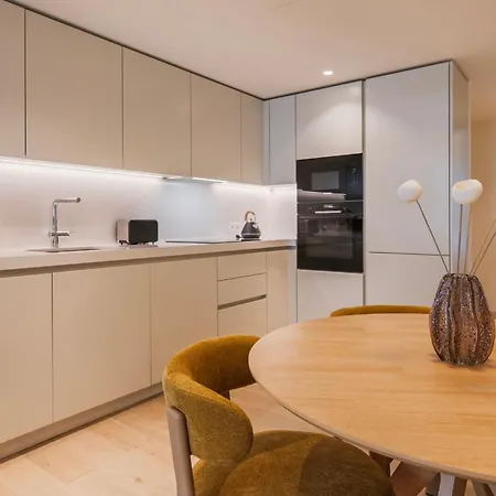 Lejlighed Upscale 1bdr With Pool & Parking By Lovelystay