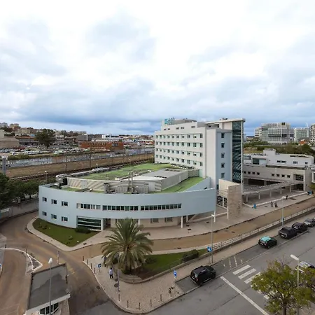 Upscale 1bdr With Pool & Parking By Lovelystay شقة Lisboa