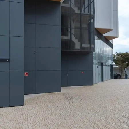 Upscale 1bdr With Pool & Parking By Lovelystay *