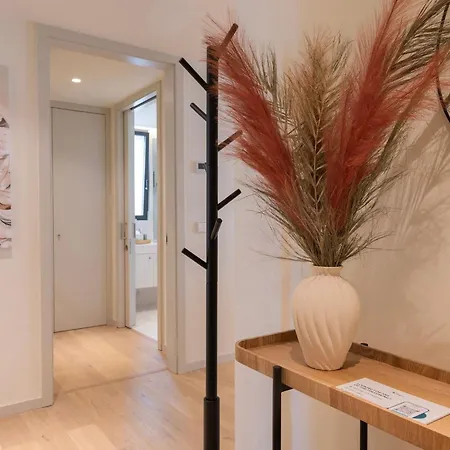 Upscale 1bdr With Pool & Parking By Lovelystay