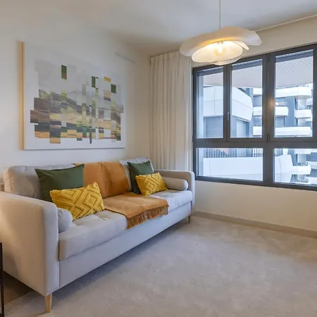 Upscale 1bdr With Pool & Parking By Lovelystay * Lisboa