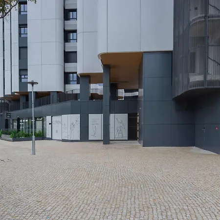 Upscale 1bdr With Pool & Parking By Lovelystay