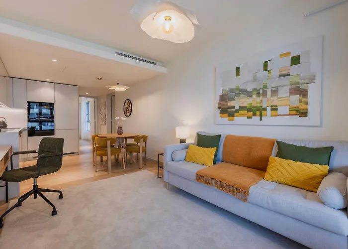 Upscale 1bdr With Pool & Parking By Lovelystay شقة