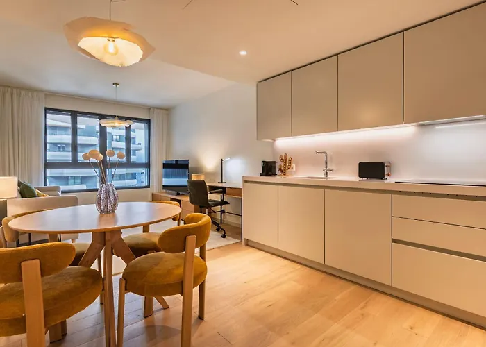 Upscale 1bdr With Pool & Parking By Lovelystay *
