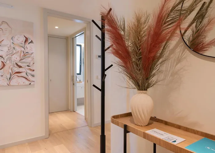 Upscale 1bdr With Pool & Parking By Lovelystay