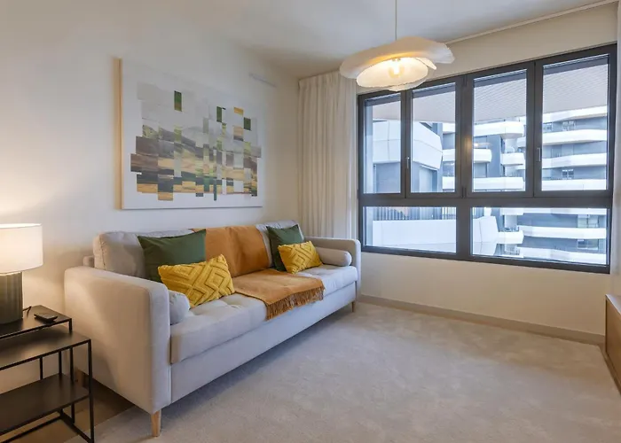 Upscale 1bdr With Pool & Parking By Lovelystay * Lisboa