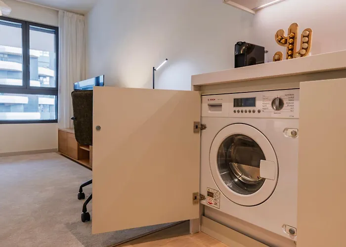 Appartamento Upscale 1bdr With Pool & Parking By Lovelystay Lisbona