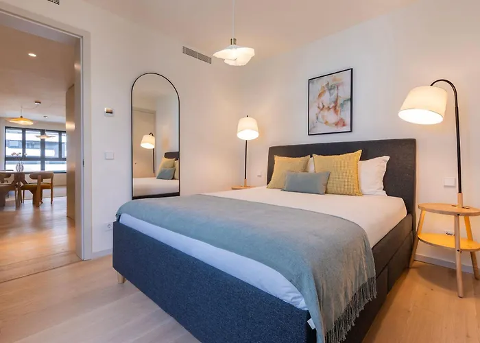 Appartamento Upscale 1bdr With Pool & Parking By Lovelystay Lisbona