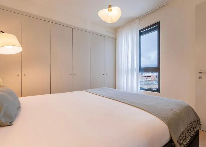 Upscale 1bdr With Pool & Parking By Lovelystay *
