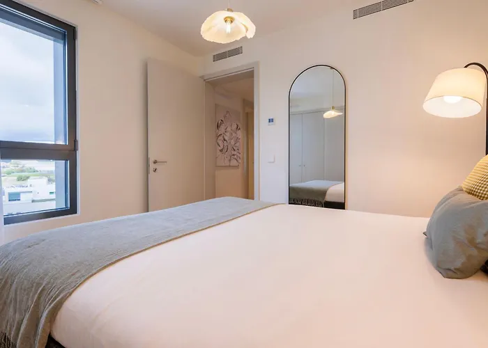 Appartamento Upscale 1bdr With Pool & Parking By Lovelystay Lisbona