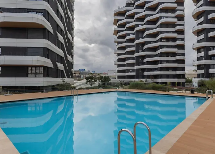 Upscale 1bdr With Pool & Parking By Lovelystay * Lisbona