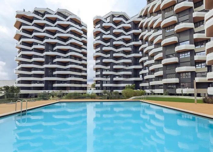 Appartamento Upscale 1bdr With Pool & Parking By Lovelystay Lisbona