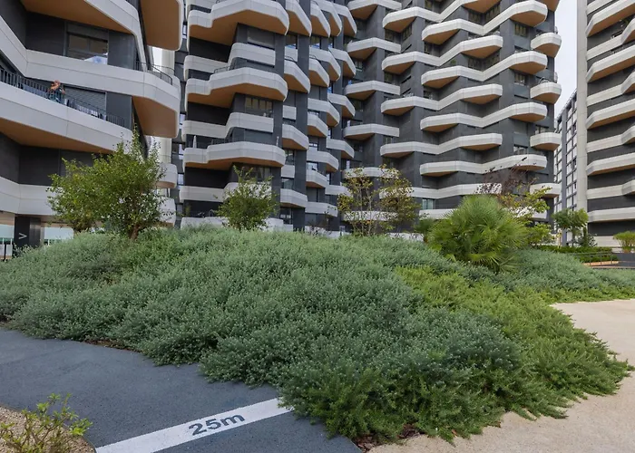 Upscale 1bdr With Pool & Parking By Lovelystay شقة Lisboa