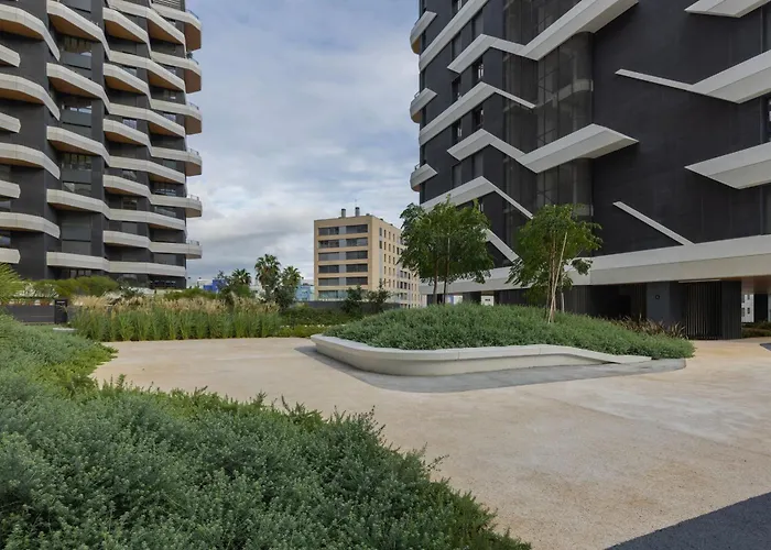 Upscale 1bdr With Pool & Parking By Lovelystay *