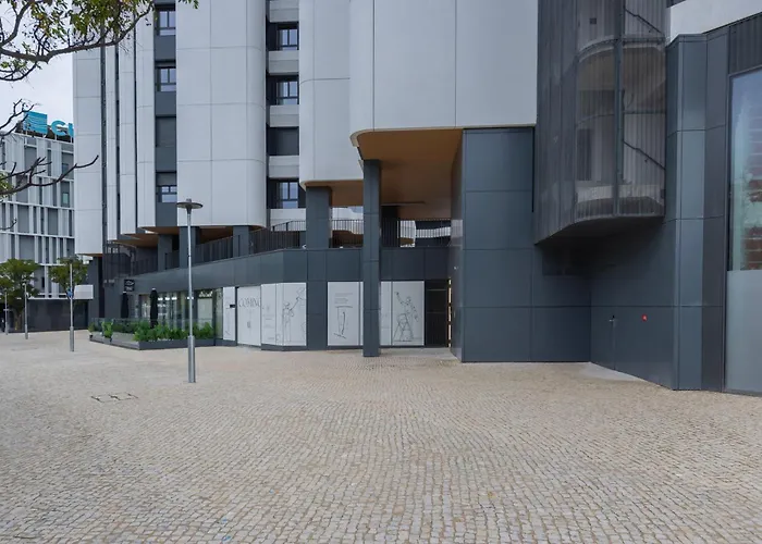 Upscale 1bdr With Pool & Parking By Lovelystay