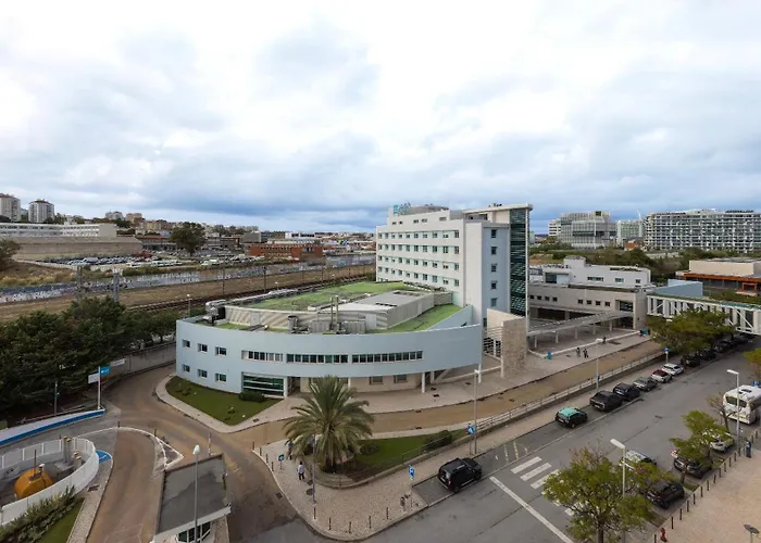 Upscale 1bdr With Pool & Parking By Lovelystay شقة Lisboa
