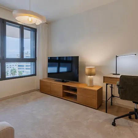 Upscale 1bdr With Pool & Parking By Lovelystay Apartament Lizbona