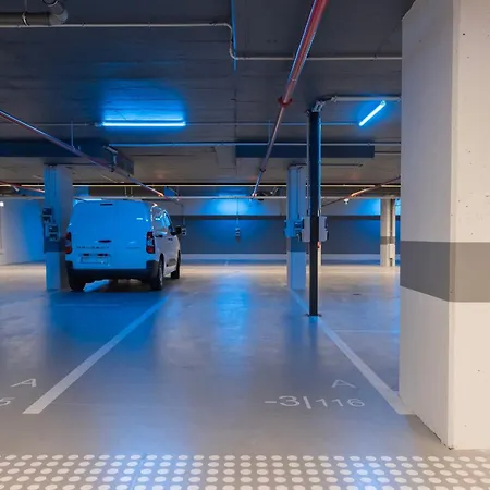 Upscale 1bdr With Pool & Parking By Lovelystay